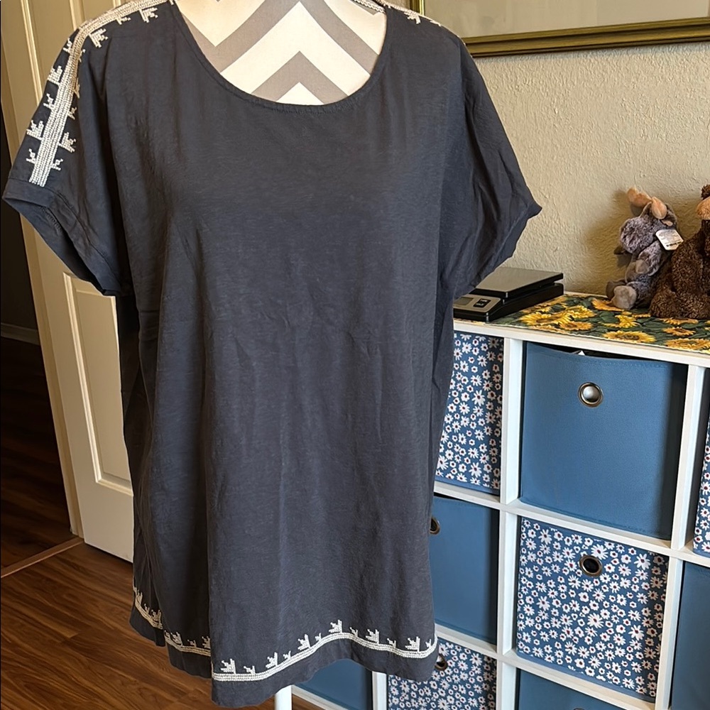 Embroidered Black Short-Sleeve Women's Top
